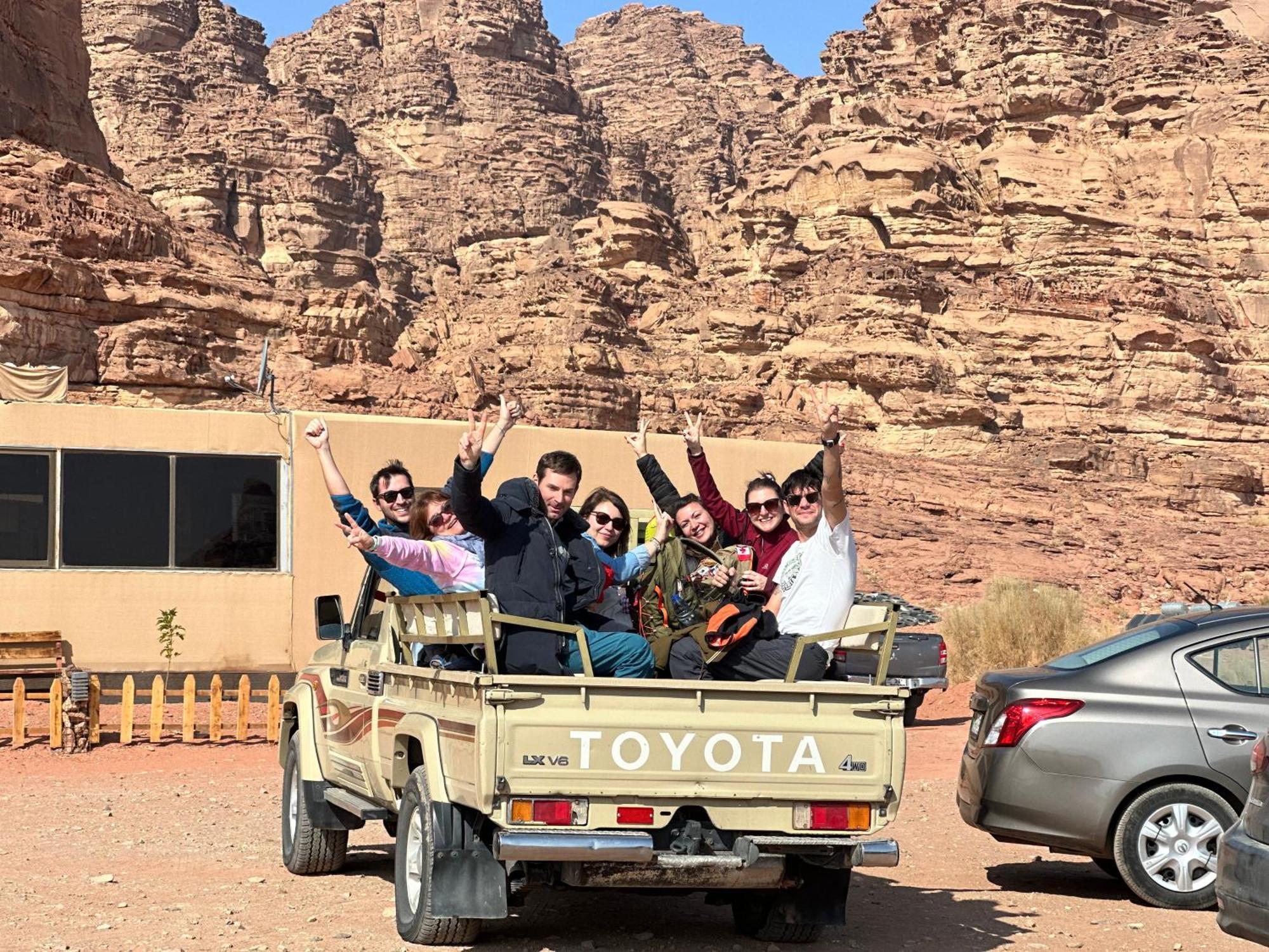 Wadi Rum Sunset Camp Exterior photo